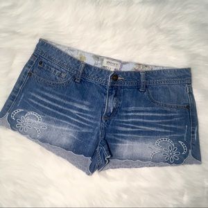 Forever 21 denim floral embroidered shorts 28